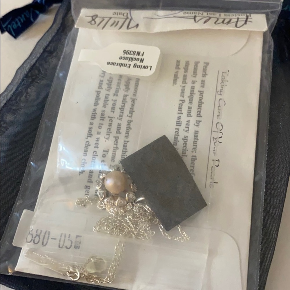 Vantel loving embrace necklace